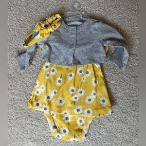 4/15$ 🛍️ Newborn baby girl floral outfit